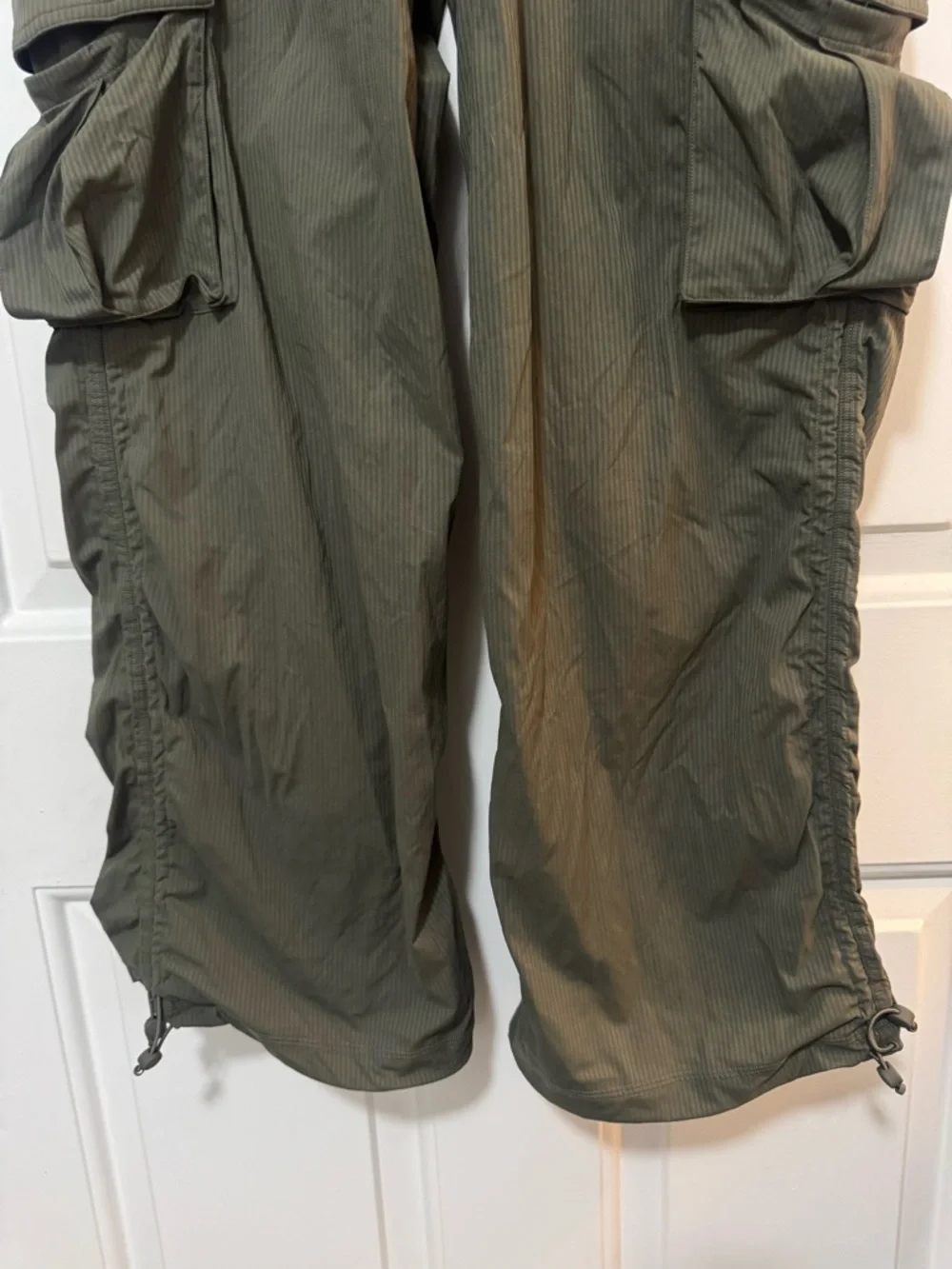 Lululemon Dance Studio Relaxed-Fit Mid-Rise Cargo Pant Army Green - Picture 3 of 6